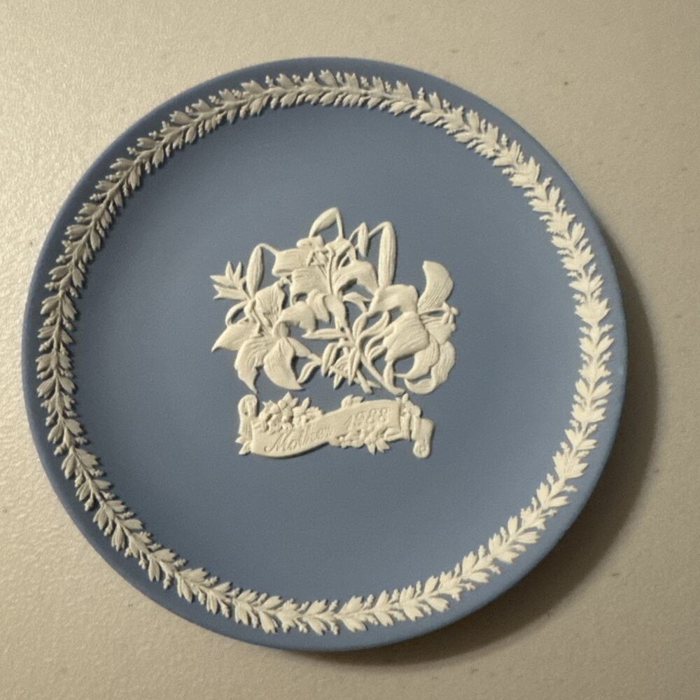 Wedgwood Blue Vintage 1988 Jasperware Mother's Day Display Plate Lillies Laurel